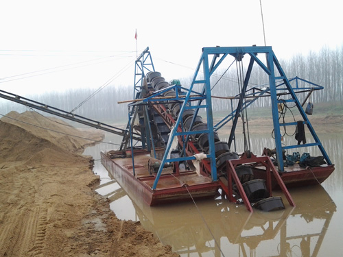 挖沙船(chuán)